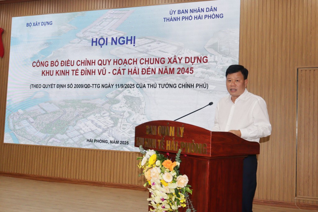 Đồng chí Lê Trung Kiên, Trưởng Ban Quản lý Khu kinh tế Hải Phòng phát biểu tại Hội nghị.