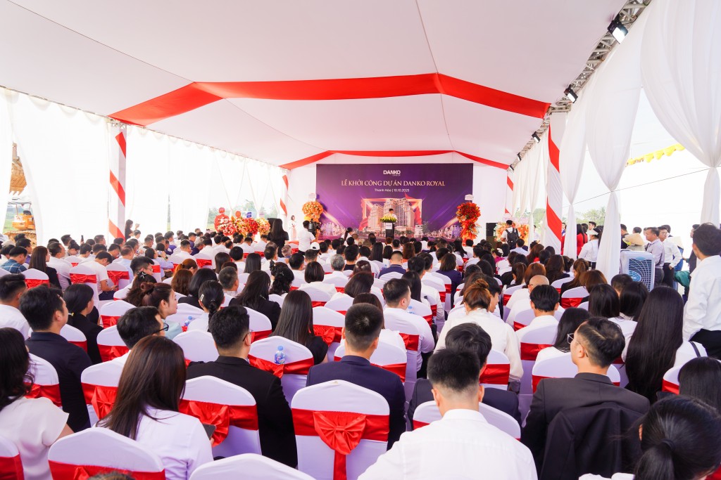 Buổi lễ có sự tham gia của lãnh đạo địa phương và đông đảo khách mời, nhà đầu tư