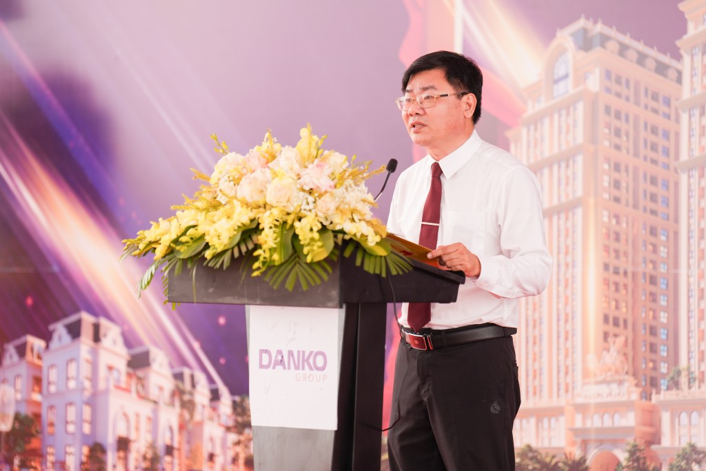 Ông Nghiêm Phú Lâm - Phó Bí thư Đảng ủy, Chủ tịch UBND phường Quảng Phú phát biểu tại buổi lễ