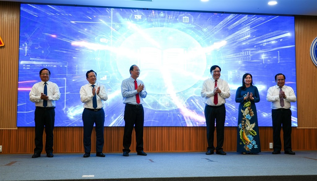 UBND tỉnh Cà Mau ra mắt nền tảng Bình dân học vụ số tỉnh