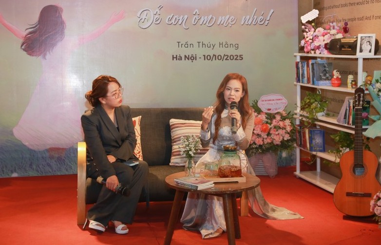 "Để con ôm mẹ nhé!" lan tỏa thông điệp nhân văn
