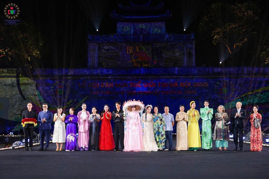 Lễ hội Văn hóa Thế giới tại Hà Nội quyên góp 2,5 tỷ đồng ủng hộ đồng bào vùng lũ