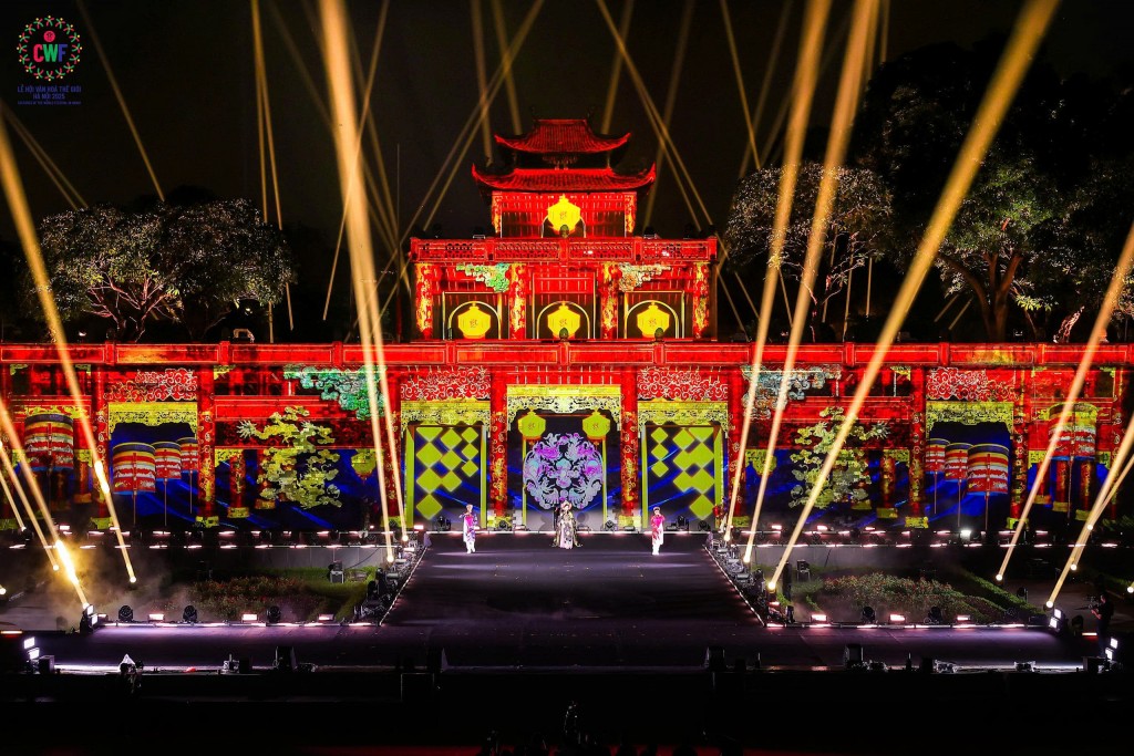 Lễ hội Văn hóa Thế giới tại Hà Nội quyên góp 2,5 tỷ đồng ủng hộ đồng bào vùng lũ