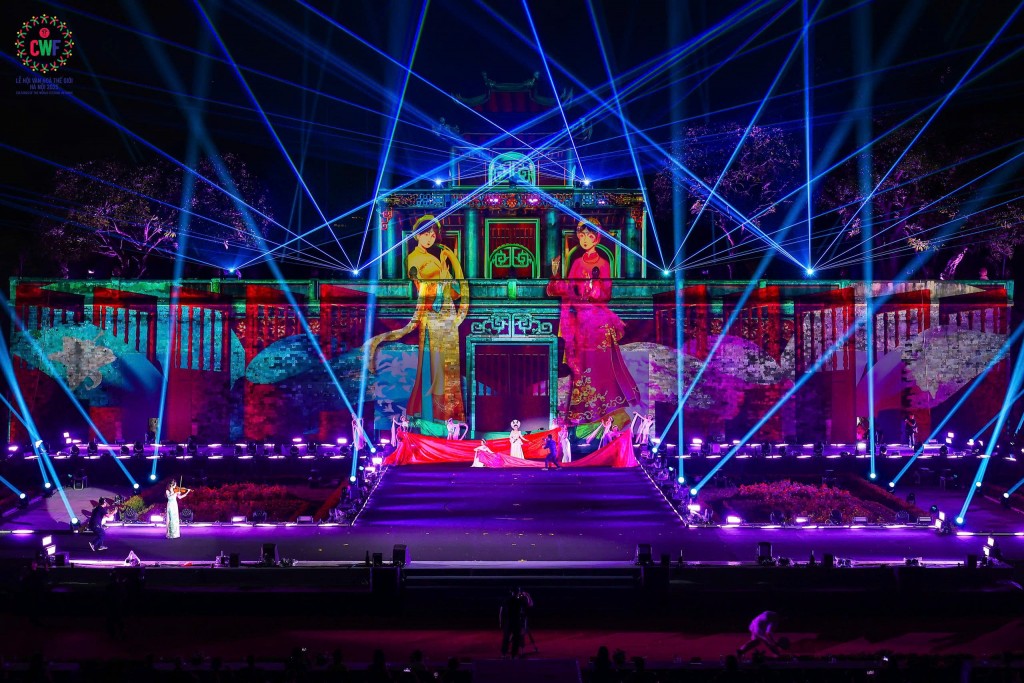 Lễ hội Văn hóa Thế giới tại Hà Nội quyên góp 2,5 tỷ đồng ủng hộ đồng bào vùng lũ