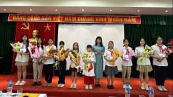 Tỷ số giới tính khi sinh tiệm cận mức cân bằng tự nhiên