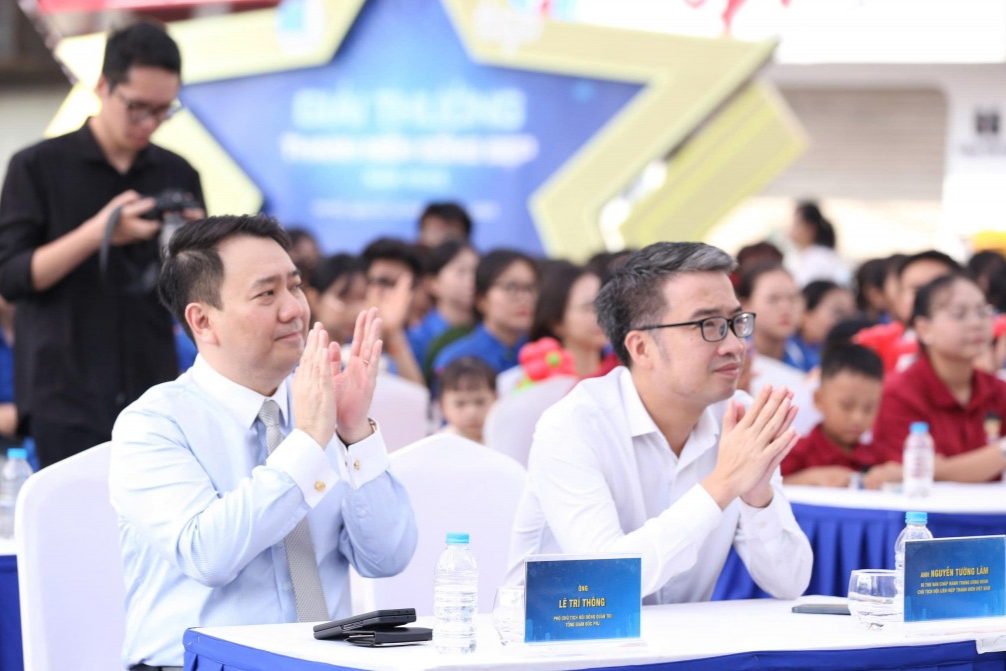 Các vị đại biểu tham dự chương trình 