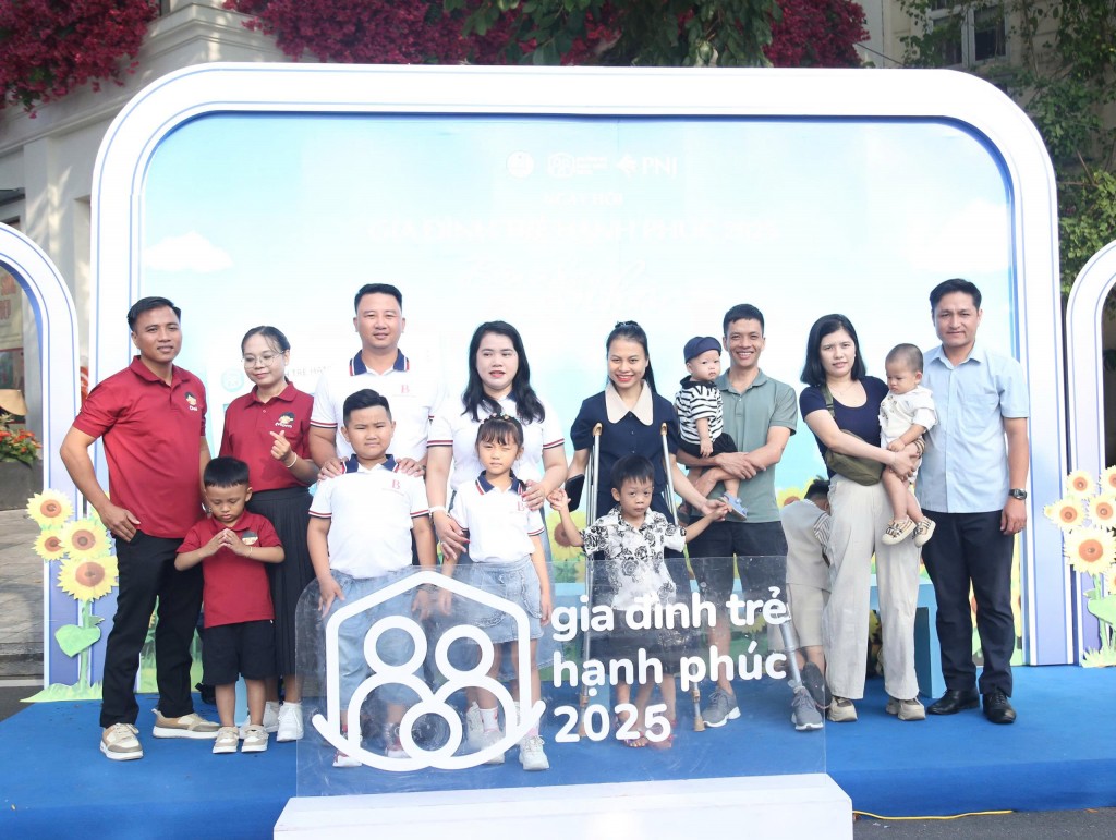 Gia đình trẻ hạnh phúc “Bên nhau, mình là nhà