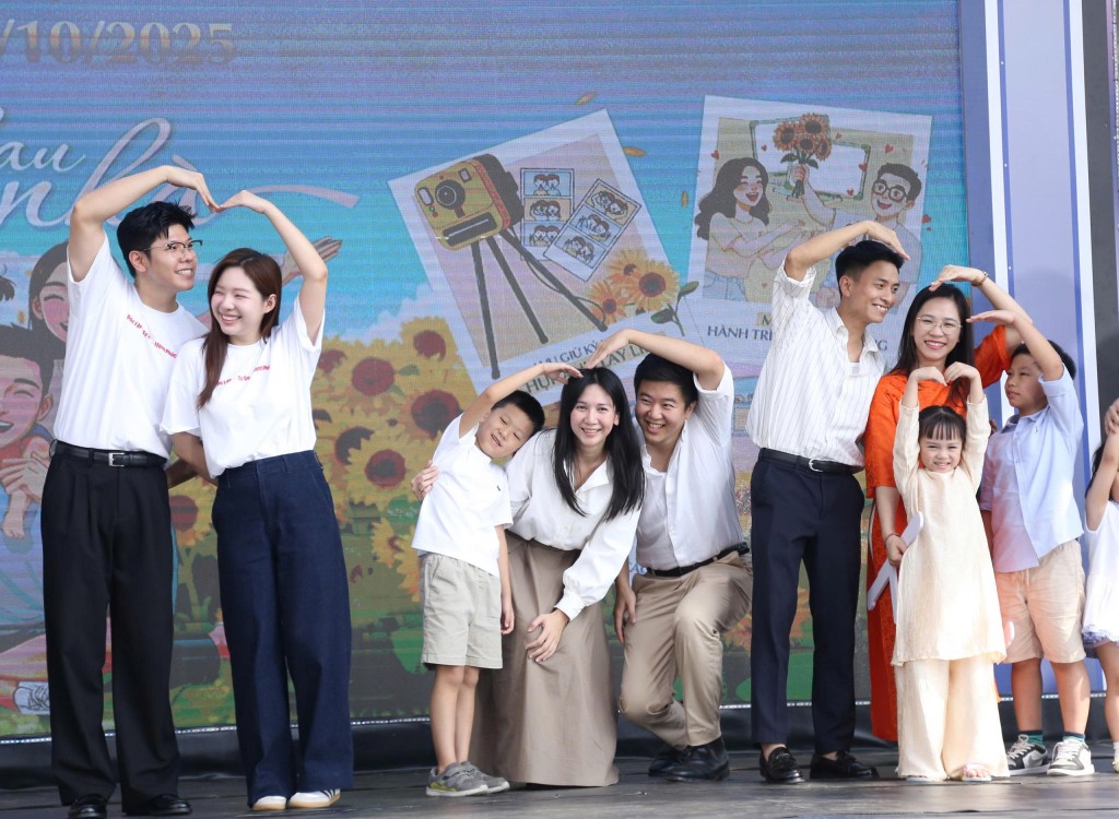 Gia đình trẻ hạnh phúc “Bên nhau, mình là nhà