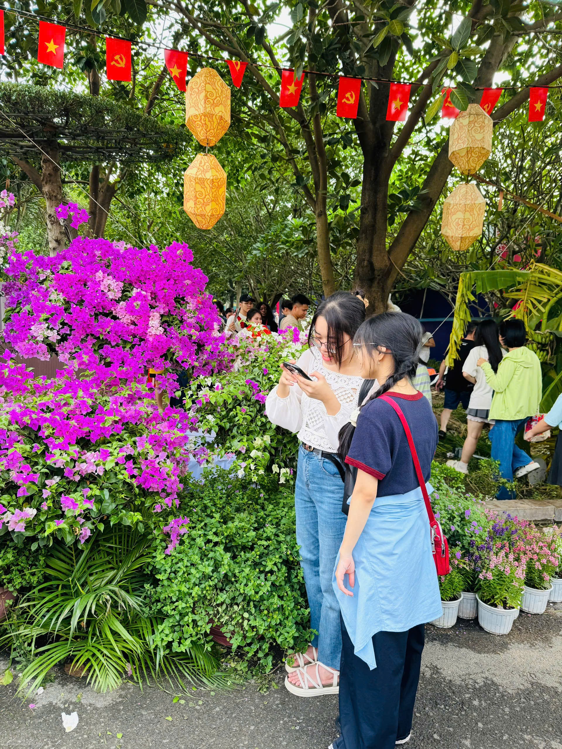 Xem lại bức ảnh check-in tâm đắc