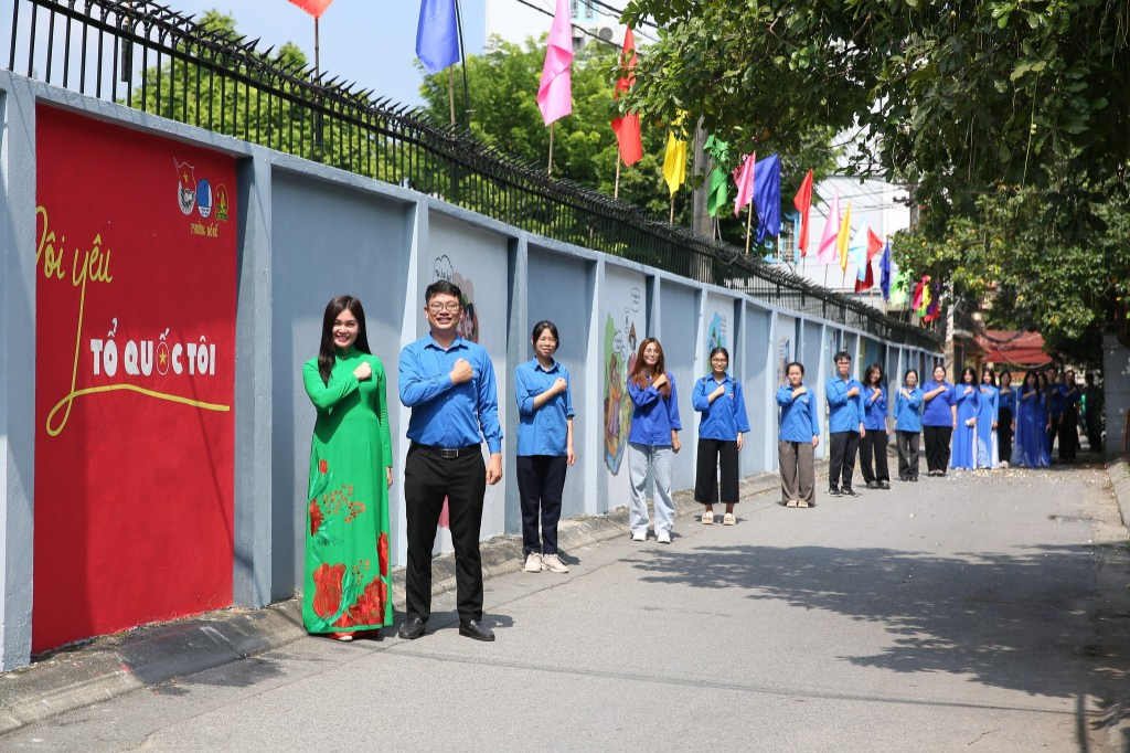 Tuổi trẻ phường Bồ Đề với công trình tranh tường bích họa