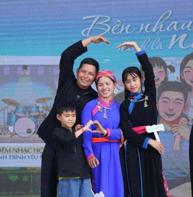 Gia đình trẻ tiêu biểu “bật mí” bí quyết giữ lửa hạnh phúc Gia đình trẻ tiêu biểu “bật mí” bí quyết giữ lửa hạnh phúc