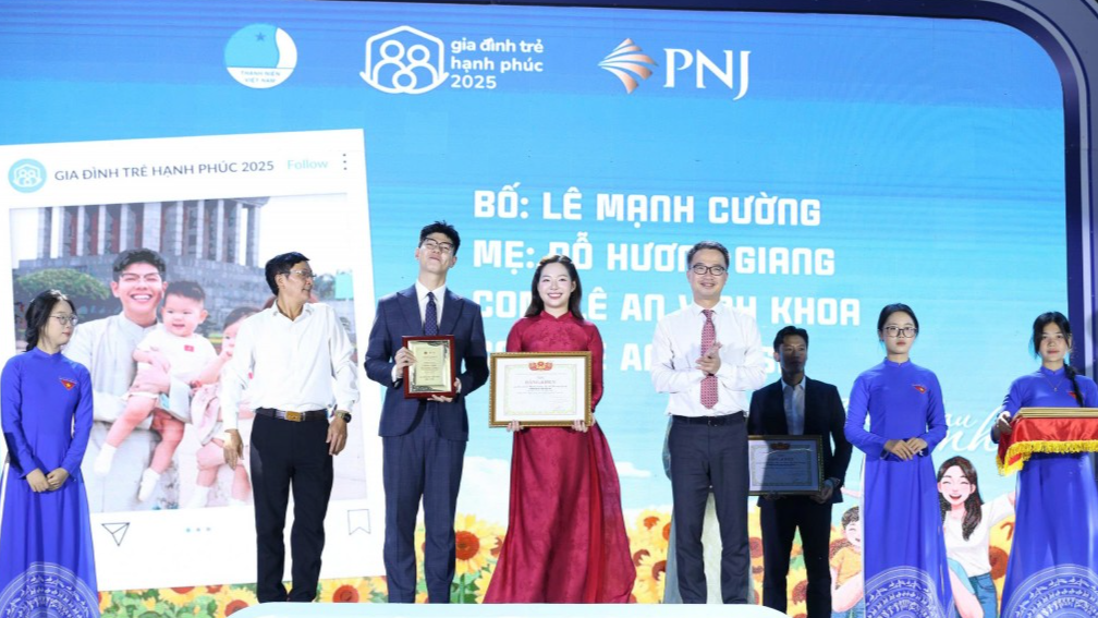 Gia đình trẻ tiêu biểu “bật mí” bí quyết giữ lửa hạnh phúc Gia đình trẻ tiêu biểu “bật mí” bí quyết giữ lửa hạnh phúc