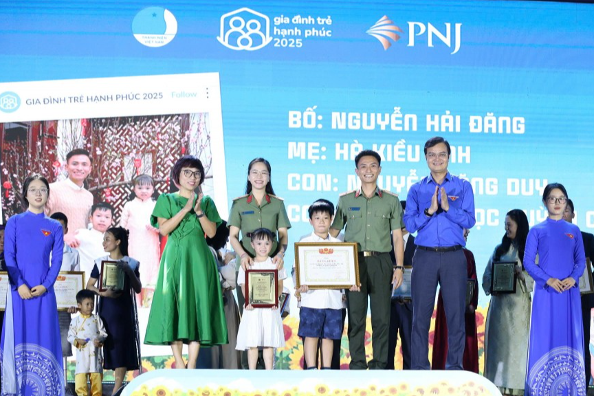 Gia đình trẻ tiêu biểu “bật mí” bí quyết giữ lửa hạnh phúc