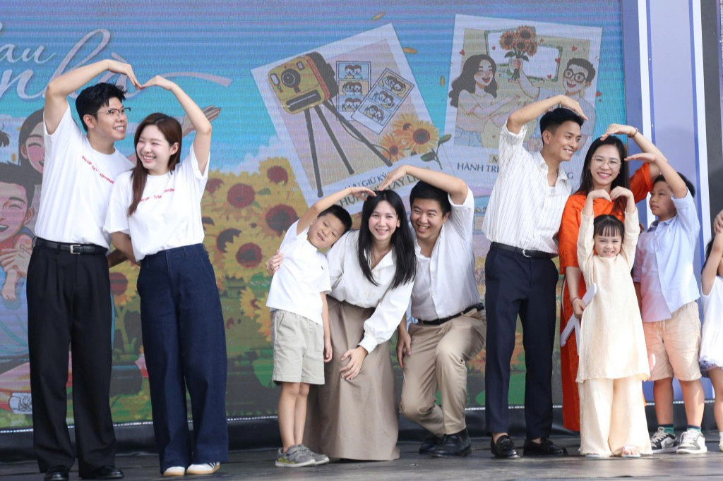 Gia đình trẻ tiêu biểu “bật mí” bí quyết giữ lửa hạnh phúc Gia đình trẻ tiêu biểu “bật mí” bí quyết giữ lửa hạnh phúc