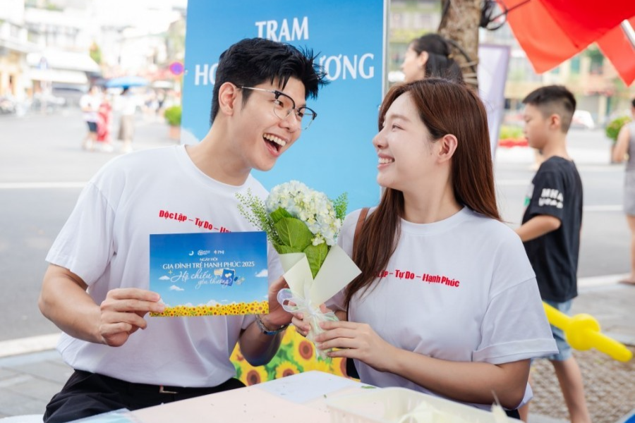 Gia đình trẻ tiêu biểu “bật mí” bí quyết giữ lửa hạnh phúc Gia đình trẻ tiêu biểu “bật mí” bí quyết giữ lửa hạnh phúc