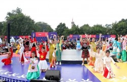 Bức tranh sống động về sự đoàn kết của nhân loại