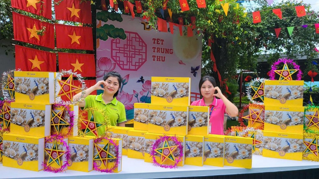 Mỗi mùa trăng, một dấu ấn Tân Đệ