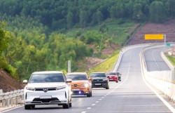 VinFast lập kỷ lục Việt Nam - cán mốc 100.000 ô tô bán ra trong 3 quý đầu năm