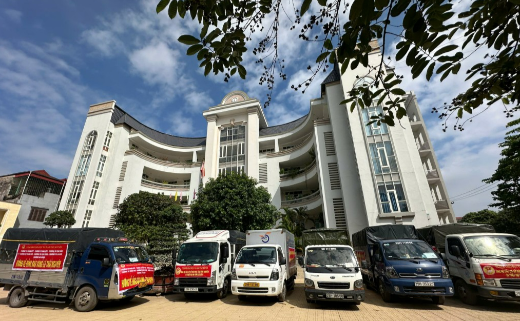 Sách vở, đồ dùng học tập và nhu yếu phẩm được trao tặng trường học vùng lũ Thái Nguyên