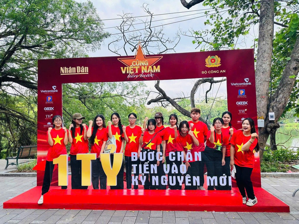 Tuổi trẻ Thiên Lộc thể hiện lòng yêu nước và tinh thần trách nhiệm Tuổi trẻ Thiên Lộc thể hiện lòng yêu nước và tinh thần trách nhiệm