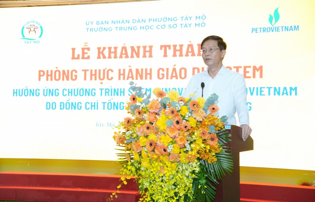 Đồng chí Trần Quang Dũng, Phó Bí thư Thường trực Đảng ủy Petrovietnam phát biểu tại Lễ khánh thành 2 phòng giáo dục thực hành STEM tại Trường THCS Tây Mỗ và Trường THCS Tây Mỗ 3 (Hà Nội) Đồng chí Trần Quang Dũng, Phó Bí thư Thường trực Đảng ủy Petrovietnam phát biểu tại Lễ khánh thành 2 phòng giáo dục thực hành STEM tại Trường THCS Tây Mỗ và Trường THCS Tây Mỗ 3 (Hà Nội)