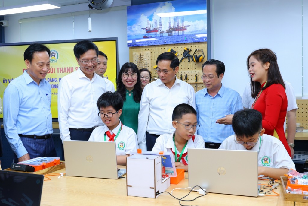 Petrovietnam kiến tạo tương lai tri thức với sứ mệnh STEM Innovation Petrovietnam kiến tạo tương lai tri thức với sứ mệnh STEM Innovation