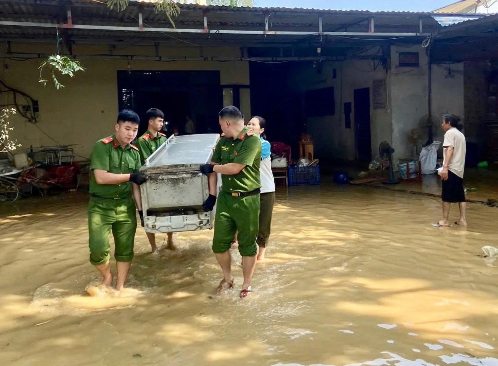 Kiên cường vượt thiên tai nhờ tinh thần đoàn kết và sẻ chia