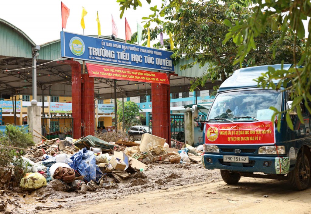 Kiên cường vượt thiên tai nhờ tinh thần đoàn kết và sẻ chia