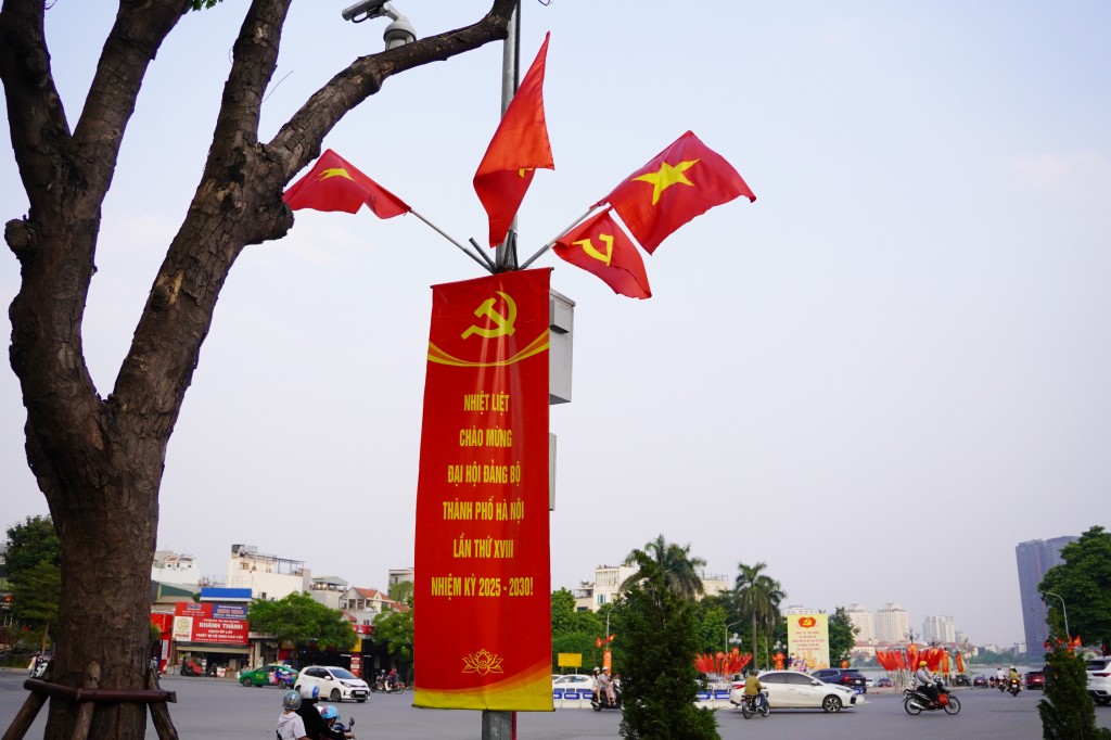 Thủ đô rực rỡ hướng về Đại hội Đảng bộ TP Hà Nội lần thứ XVIII