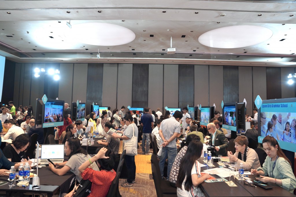 Ngày hội thu hút đông đảo phụ huynh, học sinh và sinh viên đến tìm hiểu trực tiếp thông tin du học New Zealand