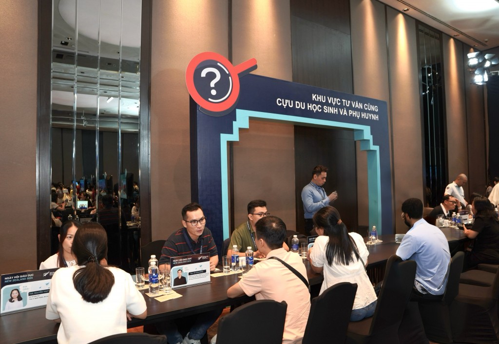 Cựu du học sinh New Zealand và phụ huynh chia sẻ kinh nghiệm thực tế, mang đến góc nhìn gần gũi và hữu ích cho phụ huynh và học sinh.