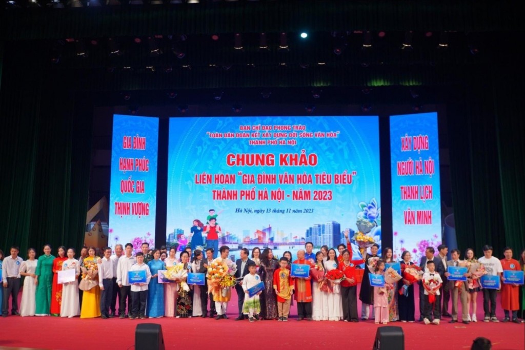 Xây dựng Thủ đô tiêu biểu về lối sống và phong cách ứng xử văn hóa