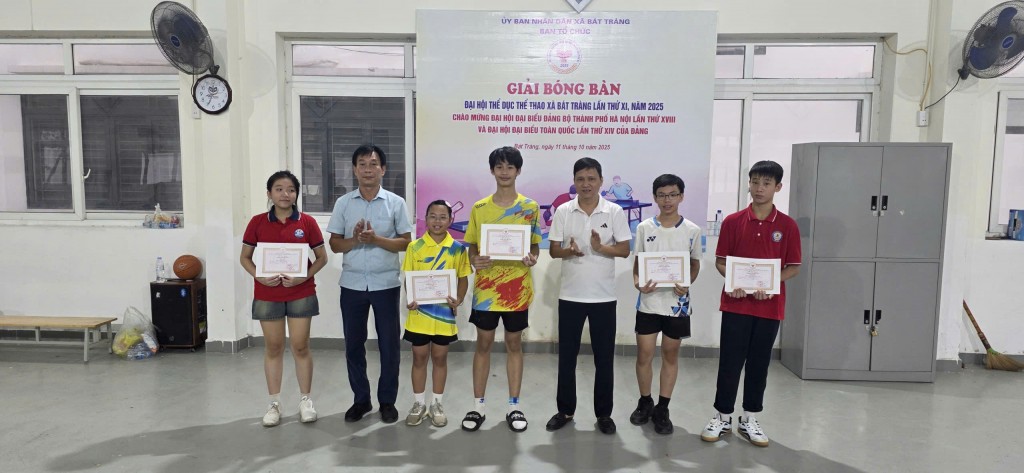 Hơn 200 vận động viên tham gia Đại hội Thể dục Thể thao xã Bát Tràng