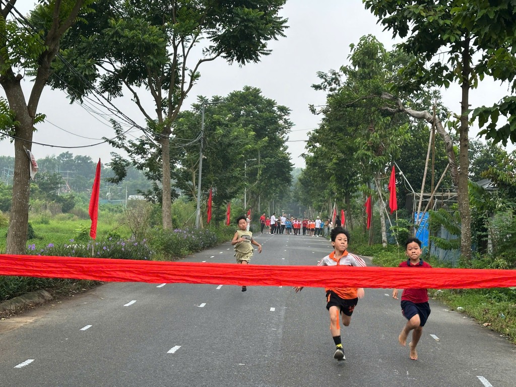 Hơn 200 vận động viên tham gia Đại hội Thể dục Thể thao xã Bát Tràng