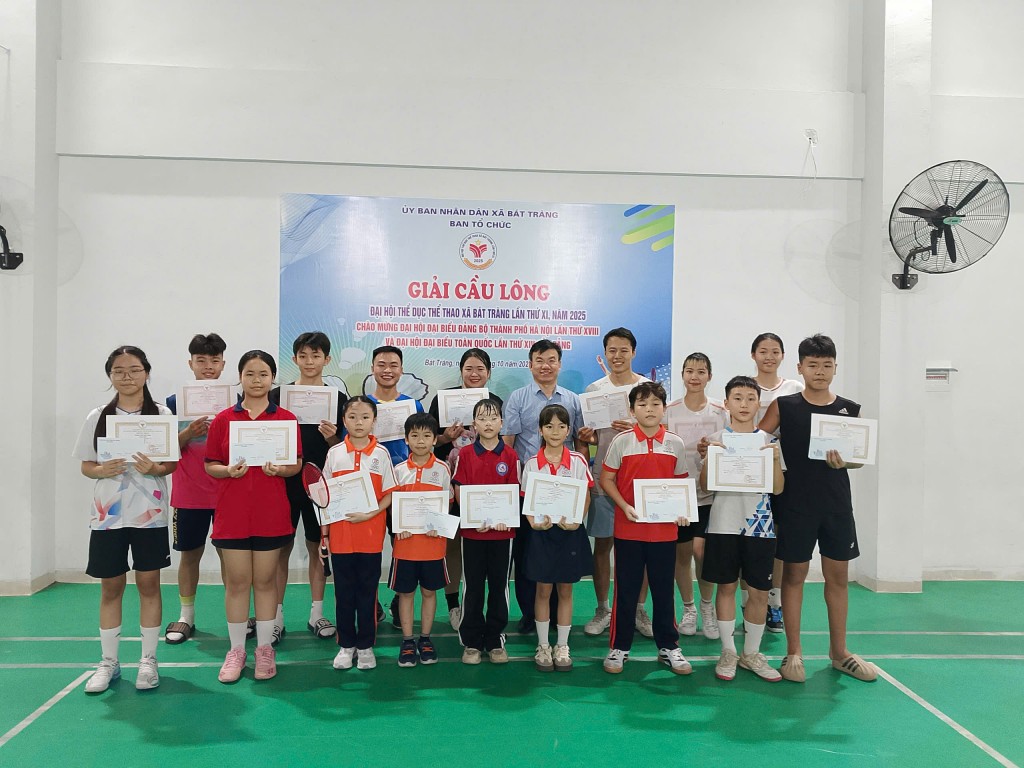 Hơn 200 vận động viên tham gia Đại hội Thể dục Thể thao xã Bát Tràng