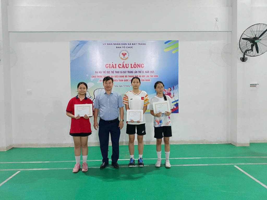 Hơn 200 vận động viên tham gia Đại hội Thể dục Thể thao xã Bát Tràng