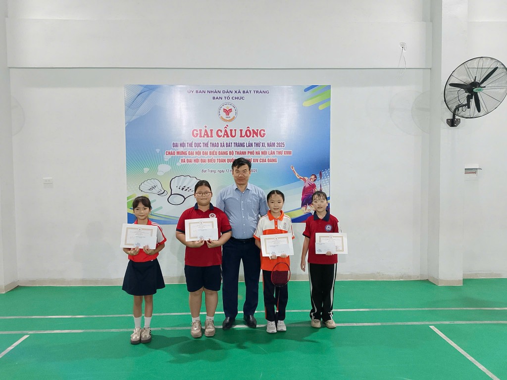 Hơn 200 vận động viên tham gia Đại hội Thể dục Thể thao xã Bát Tràng