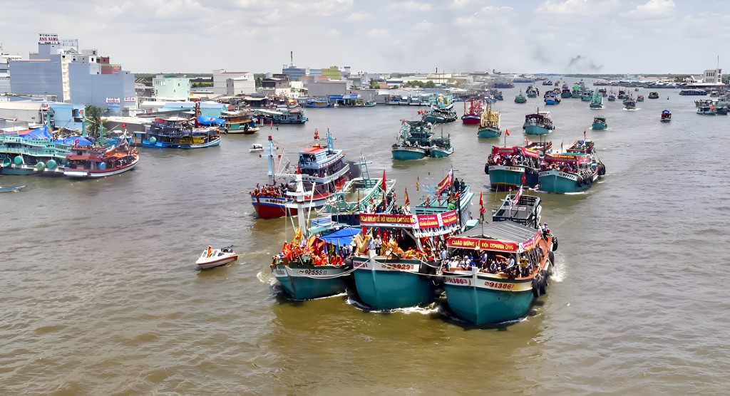 Lễ hội Nghinh Ông Sông Đốc là di sản phản ánh lịch sử hình thành, phát triển của cộng đồng ngư dân miền biển ở Cà Mau; đồng thời, thu hút 