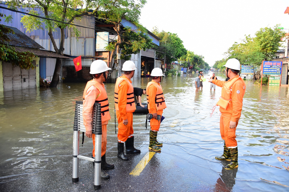 Người dân vùng ngập, lụt phải tuân thủ nghiêm các quy định về an toàn điện