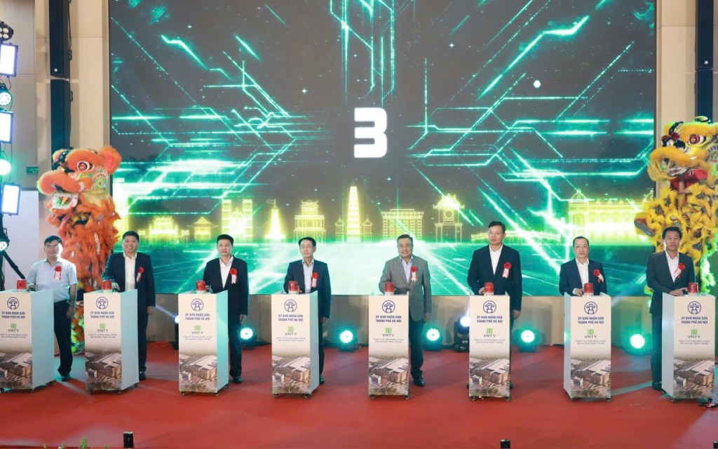 Các đại biểu thực hiện nghi thức khánh thành Nhà máy điện rác Sóc Sơn Các đại biểu thực hiện nghi thức khánh thành Nhà máy điện rác Sóc Sơn