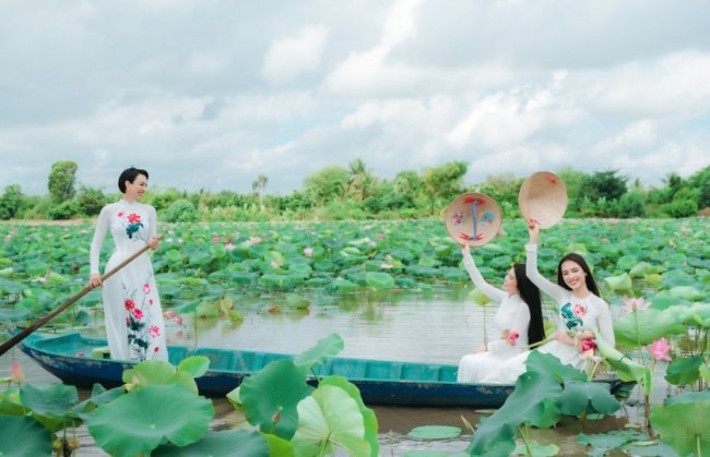 Đất sen hồng kiến tạo nông nghiệp xanh, hiện đại