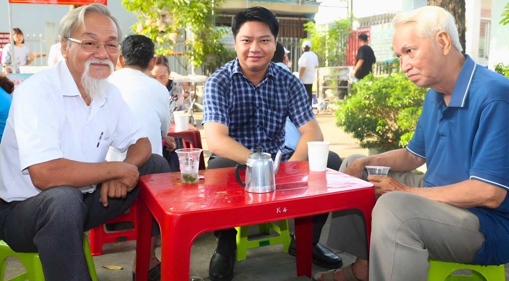 Lãnh đạo phường Thủ Dầu Một tham gia “Cà phê sáng với Nhân dân”, lắng nghe tâm tư, nguyện vọng của người dân”