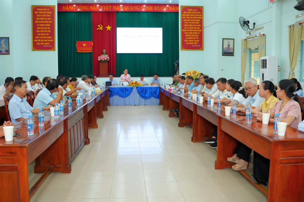 Từ “Buổi sáng với Nhân dân”, UBND phường đã trực tiếp giải quyết nhiều vấn đề, như khám bệnh, cấp thuốc miễn phí cho người cao tuổi và xây nhà tình thương cho hộ nghèo