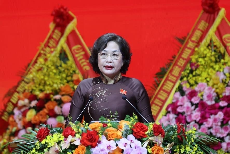 Thống đốc Ngân hàng Nhà nước Việt Nam Nguyễn Thị Hồng tham luận tại Đại hội. Ảnh: VGP