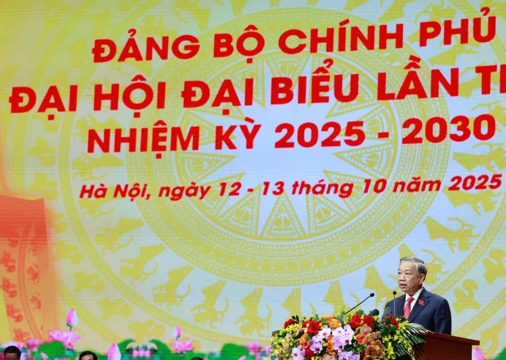 Tổng Bí thư Tô Lâm chỉ rõ, Đảng bộ Chính phủ phải là tấm gương mẫu mực về bản lĩnh chính trị, trí tuệ, đổi mới và đạo đức công vụ; là trung tâm đoàn kết, thống nhất ý chí và hành động trong toàn bộ bộ máy hành chính nhà nước - Ảnh: VGP/Nhật Bắc