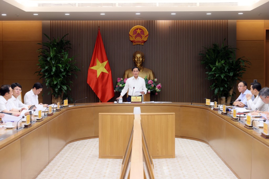 Phó Thủ tướng Bùi Thanh Sơn chủ trì phiên họp của Ban Chỉ đạo Lễ mở ký Công ước của Liên Hợp Quốc về chống tội phạm mạng và các sự kiện liên quan tại Việt Nam - Ảnh: VGP/Hải Minh