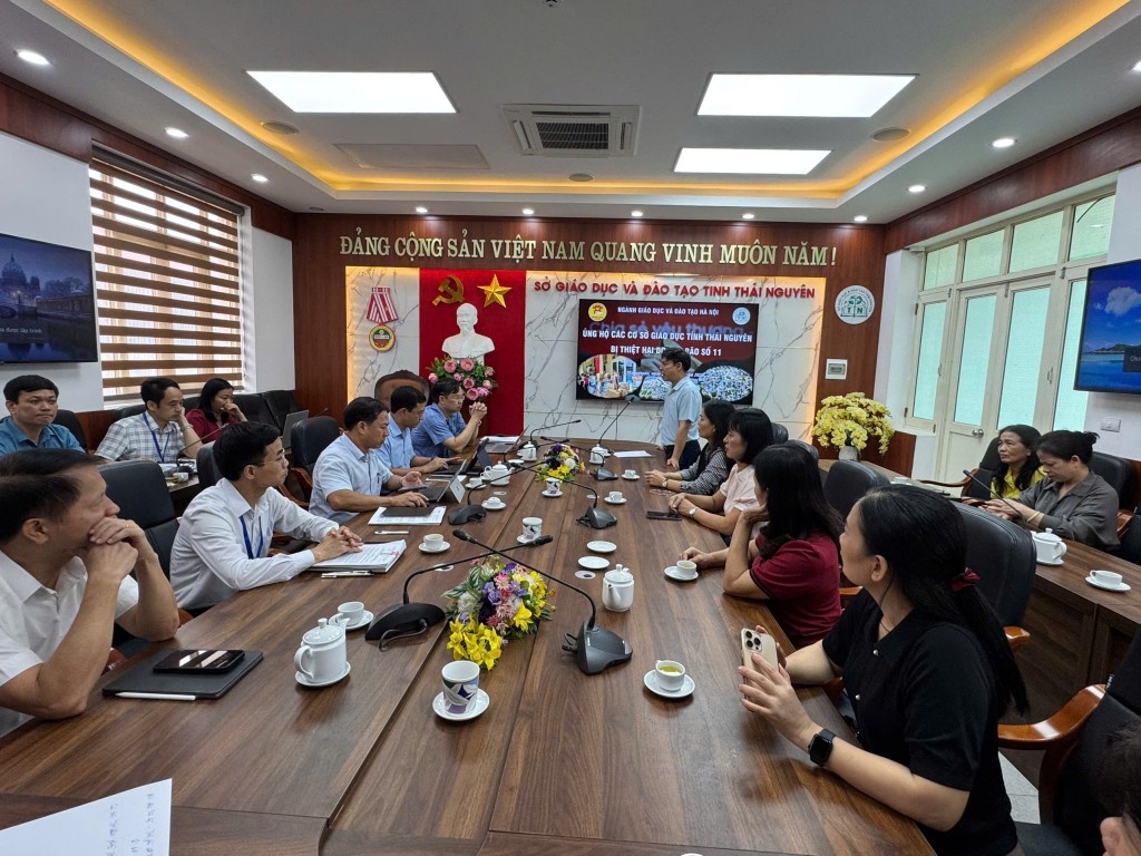 Buổi làm việc và trao quà tại Sở GD&amp;ĐT tỉnh Thái Nguyên