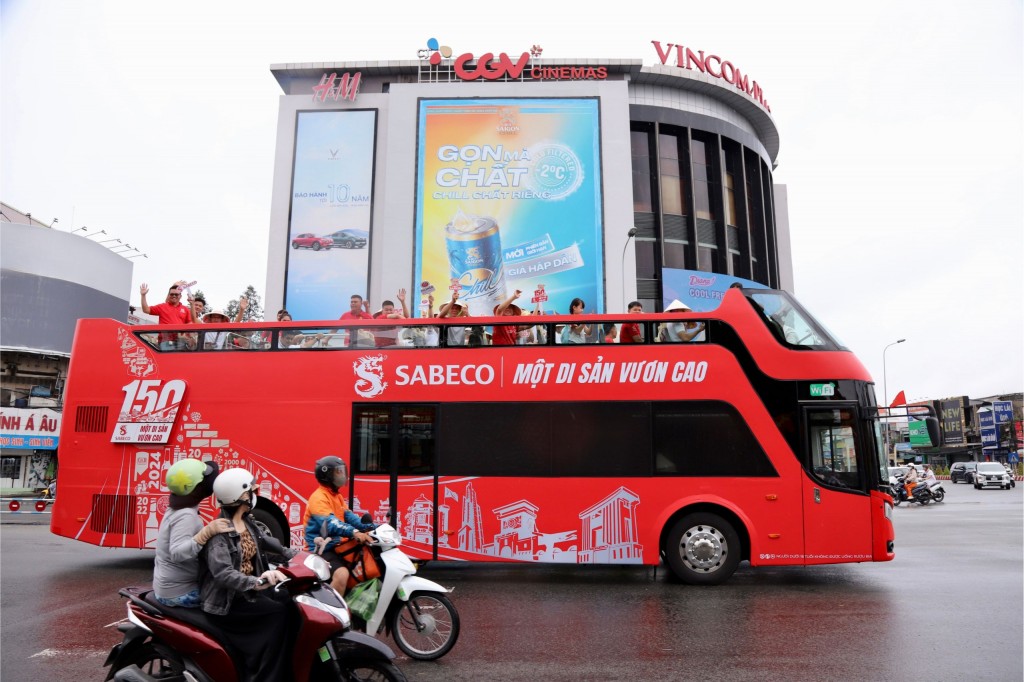 Khách tham dự “Hành trình Di sản” được trải nghiệm “city tour” vòng quanh thành phố Cần Thơ