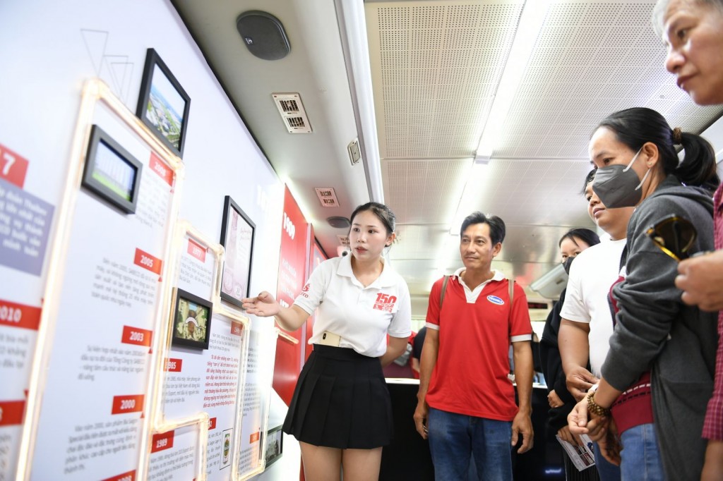 Người tham dự tham gia vào các hoạt động trên “Hành trình Di sản”