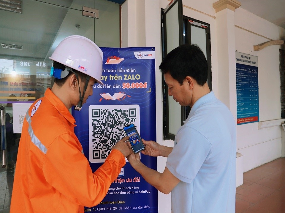 EVNNPC tuyên truyền tổ chức đẩy mạnh thanh toán không dùng tiền mặt